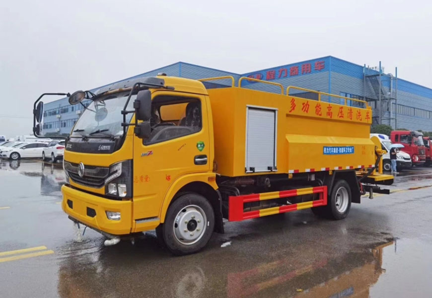 東風(fēng)大多利卡管道疏通清洗車(chē)