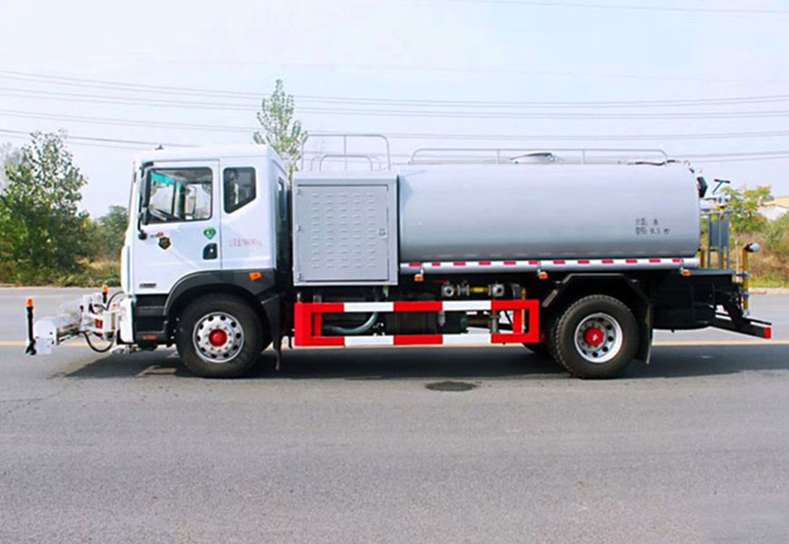 國(guó)六東風(fēng)D9高壓清洗車(chē)